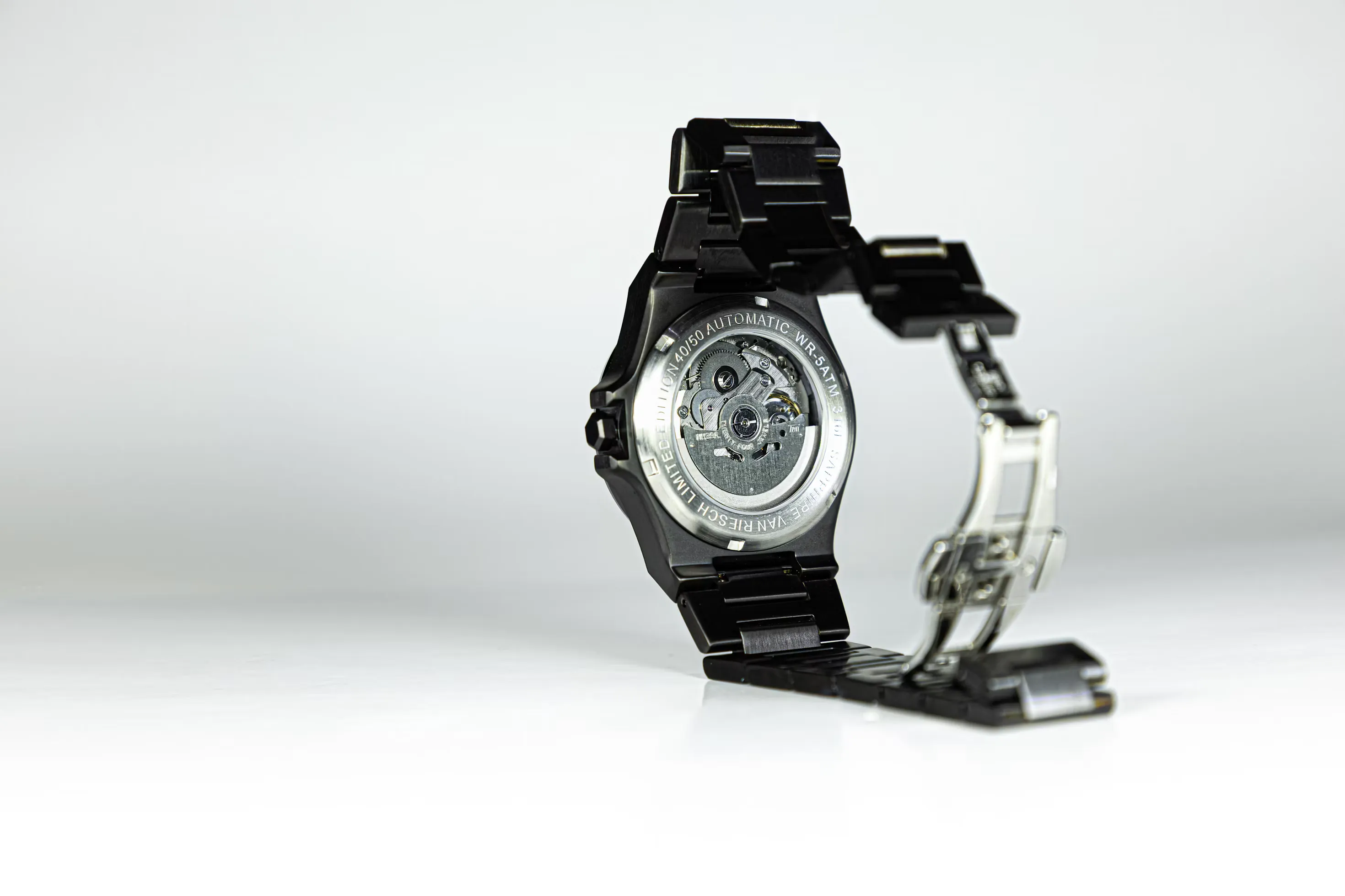 Watch bracelet with its clasp open